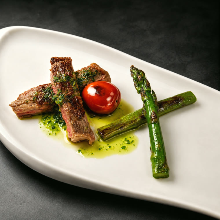 Bœuf grillé aux asperges