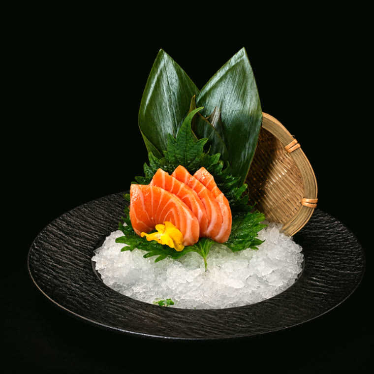 Sashimi de saumon sur glace