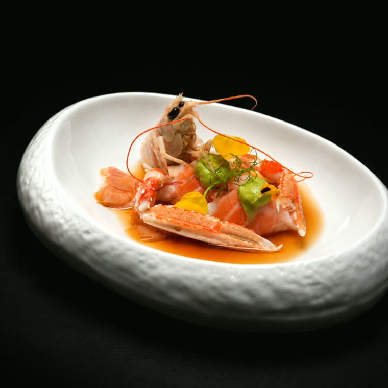 Sashimi de saumon, crevette, avocat