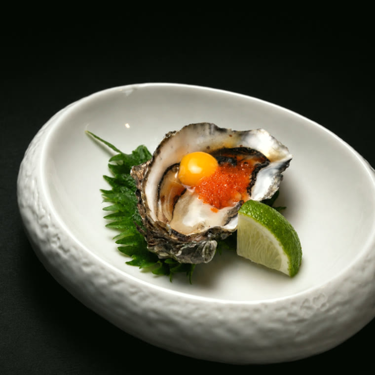 Huître, œufs de poisson, citron vert