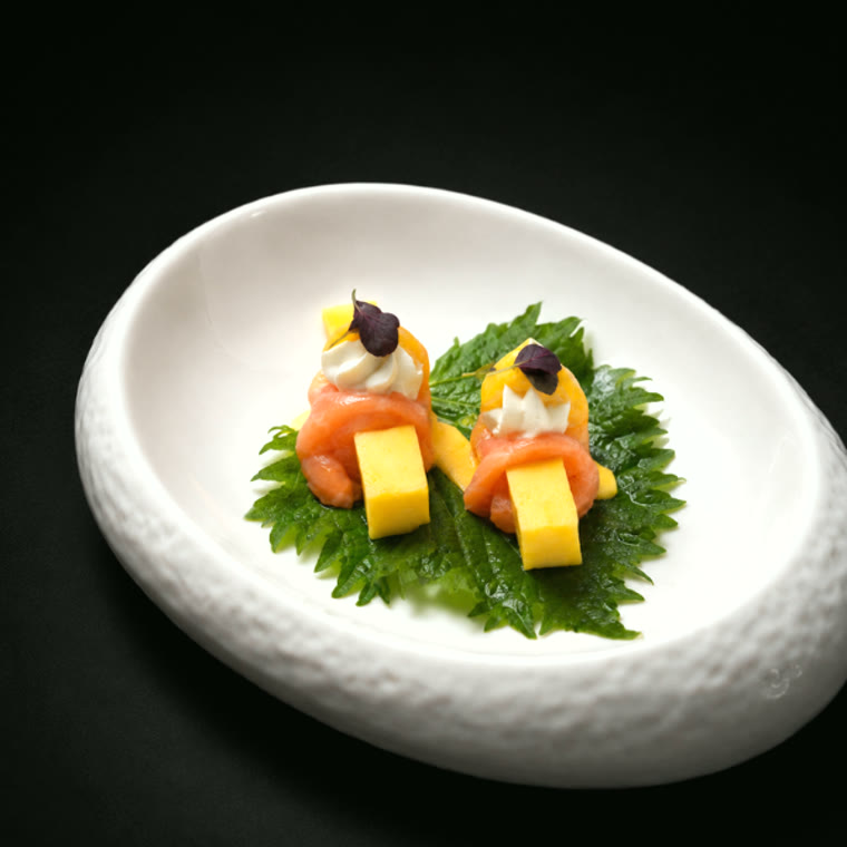 Rouleaux de saumon, mangue