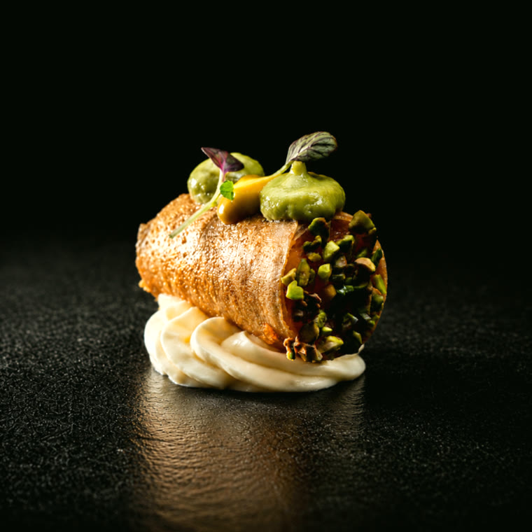 Tuile croustillante, pistache et wasabi