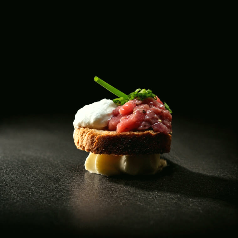 Toast, tartare de boeuf