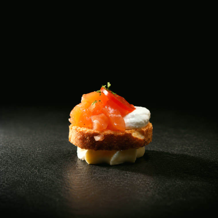 Toast, saumon et chantilly