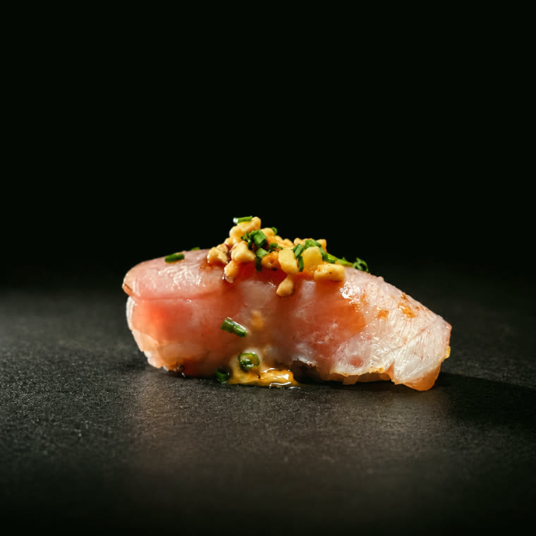 Nigiri de saumon, crumble d'herbes