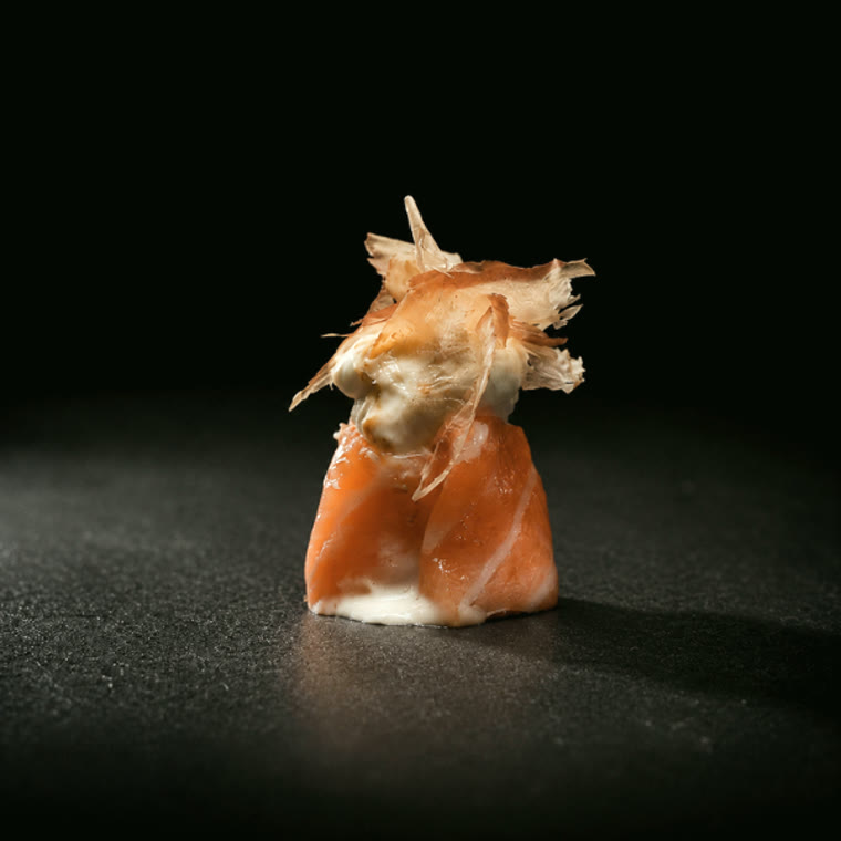 Bouchée de saumon, copeaux de bonite