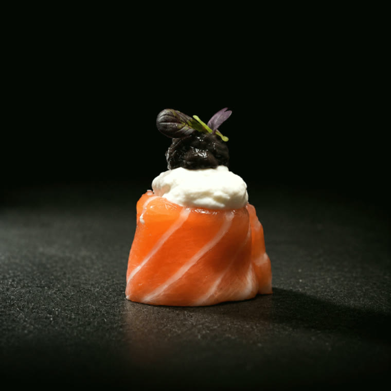 Bouchée de saumon, chantilly et tapenade