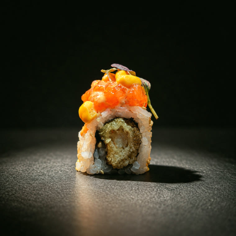 Maki crevette tempura, saumon & maïs