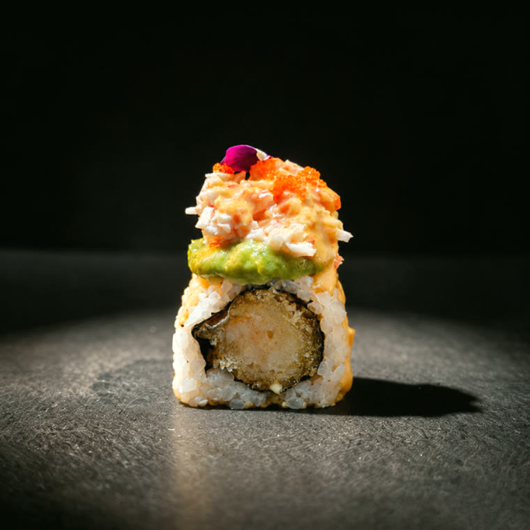 Maki crevette tempura, avocat & saumon