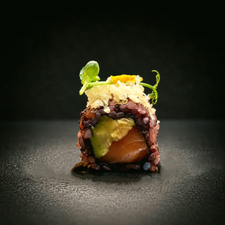 Maki riz noir, saumon, avocat & mayo