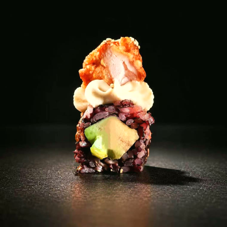 Maki riz noir, avocat & tartare de saumon
